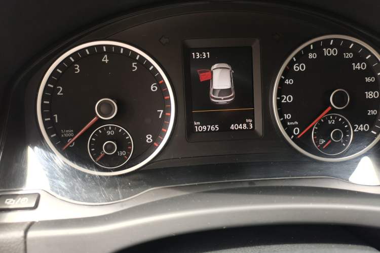 Used Volkswagen Tiguan 2016 300TSI Automatic Two-Wheel Drive Luxury Edition Odometer Close Up