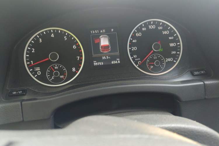 Used Volkswagen Tiguan 2016 300TSI Automatic Two-Wheel Drive Luxury Edition Odometer Close Up