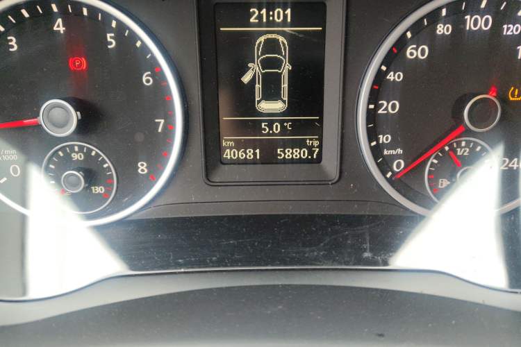 Used Volkswagen Tiguan 2016 300TSI Manual Two-Wheel Drive Trend Edition Odometer Close Up