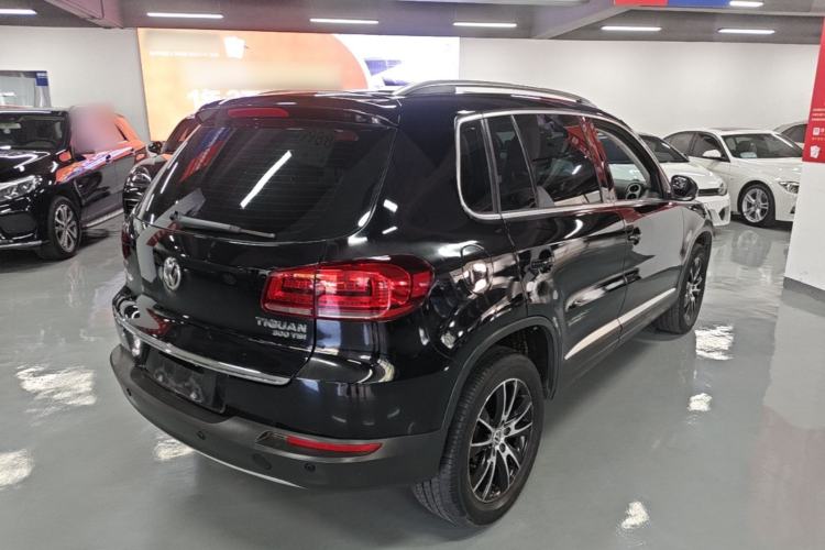 Used Volkswagen Tiguan 2016 300TSI Automatic Two-Wheel Drive Luxury Edition Rear Right 45 Deg