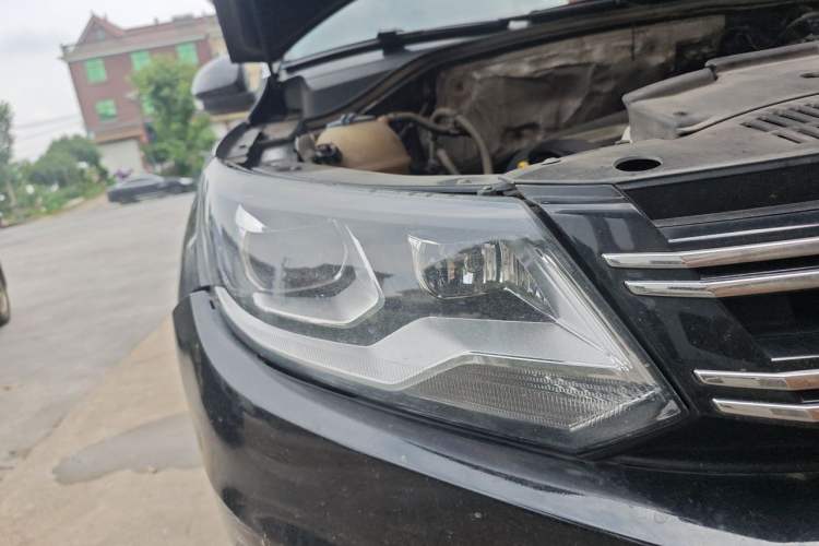 Used Volkswagen Tiguan 2016 300TSI Automatic All-Wheel Drive Fashion Vision Edition Right Front Headlight
