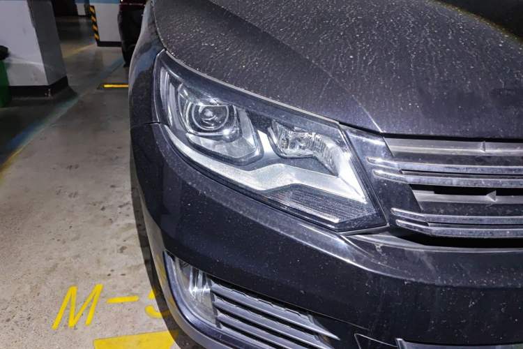 Used Volkswagen Tiguan 2016 300TSI Automatic All-Wheel Drive Luxury Edition Right Front Headlight