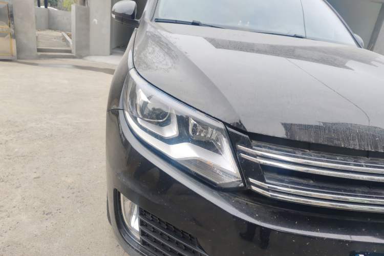 Used Volkswagen Tiguan 2016 300TSI Manual Two-Wheel Drive Trend Edition Right Front Headlight