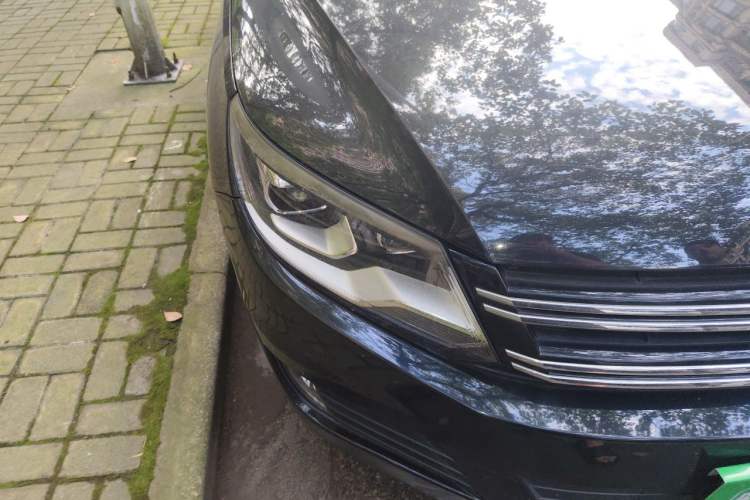 Used Volkswagen Tiguan 2016 300TSI Automatic Two-Wheel Drive Trend Edition Right Front Headlight