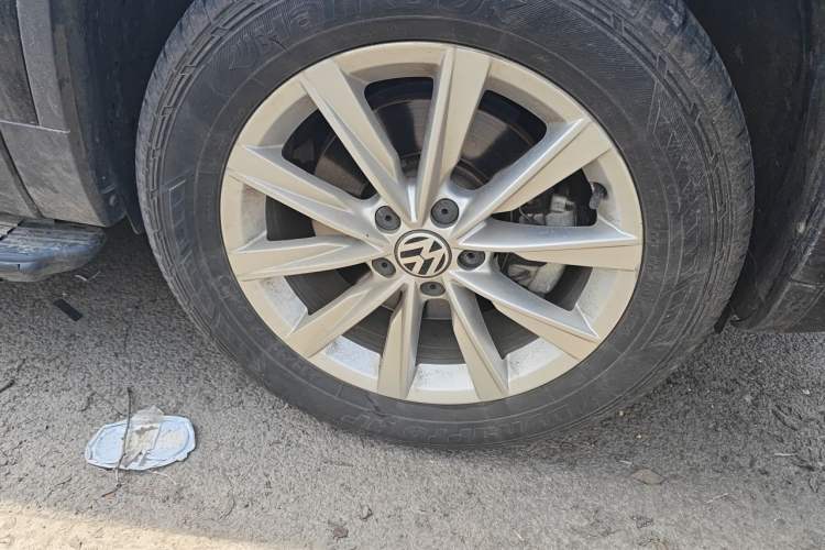 Used Volkswagen Tiguan 2016 280TSI Automatic Two-Wheel-Drive Silk Road Style Edition Right Front Wheel Hub