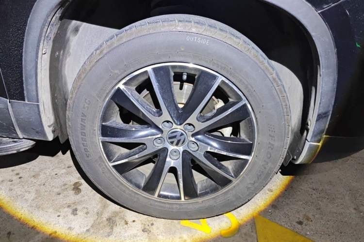 Used Volkswagen Tiguan 2016 300TSI Automatic All-Wheel Drive Luxury Edition Right Front Wheel Hub