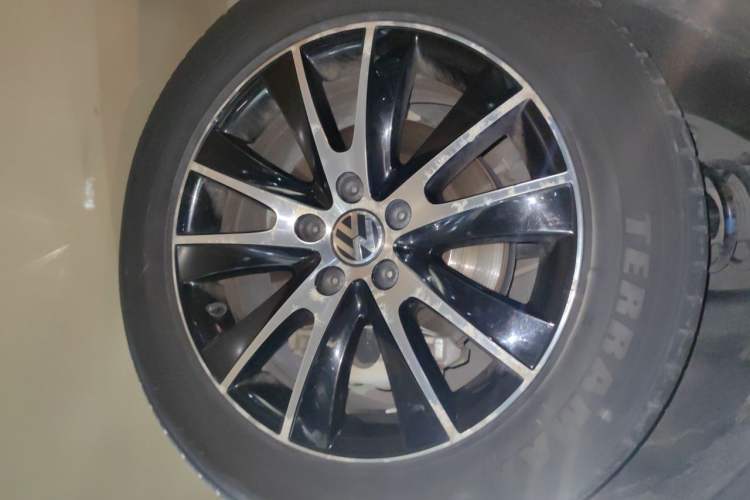 Used Volkswagen Tiguan 2016 300TSI Automatic All-Wheel Drive Luxury Edition Right Front Wheel Hub
