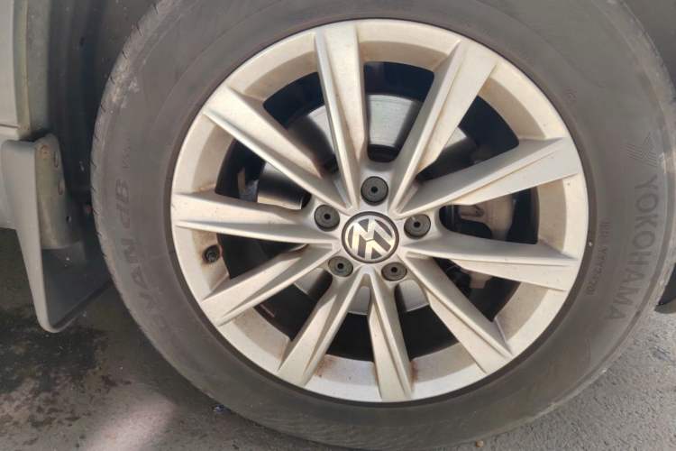 Used Volkswagen Tiguan 2016 300TSI Automatic All-Wheel Drive Fashion Vision Edition Right Front Wheel Hub