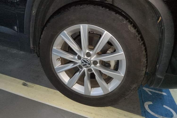 Used Volkswagen Tiguan 2016 280TSI Automatic Two-Wheel Drive Silk Road Comfort Edition Right Front Wheel Hub
