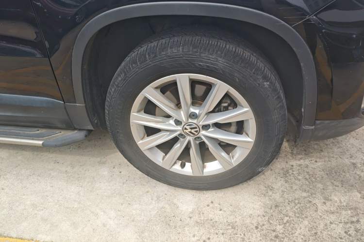 Used Volkswagen Tiguan 2016 280TSI Automatic Two-Wheel Drive Silk Road Comfort Edition Right Front Wheel Hub