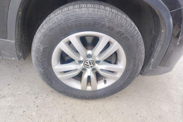 Used Volkswagen Tiguan 2016 300TSI Manual Two-Wheel Drive Trend Edition Right Front Wheel Hub