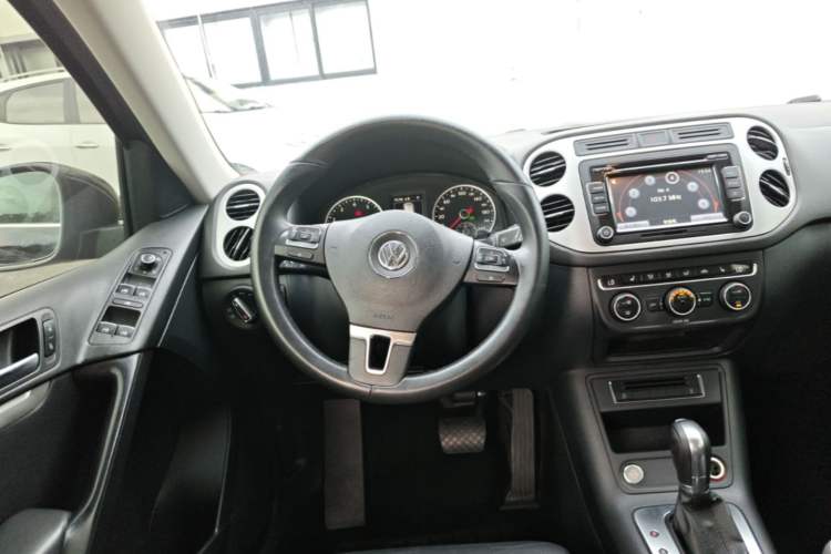 Used Volkswagen Tiguan 2016 300TSI Automatic Two-Wheel Drive Luxury Edition Steering Wheel