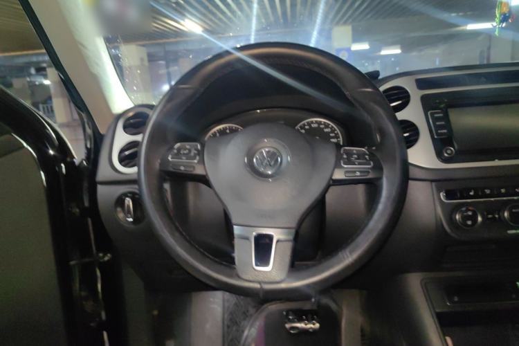 Used Volkswagen Tiguan 2016 300TSI Automatic All-Wheel Drive Luxury Edition Steering Wheel