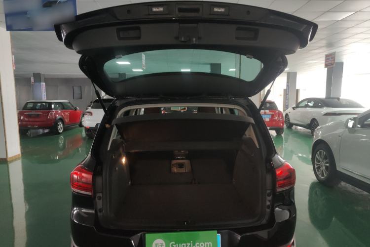 Used Volkswagen Tiguan 2016 2.0 TSI Four-Wheel Drive Standard Version Trunk