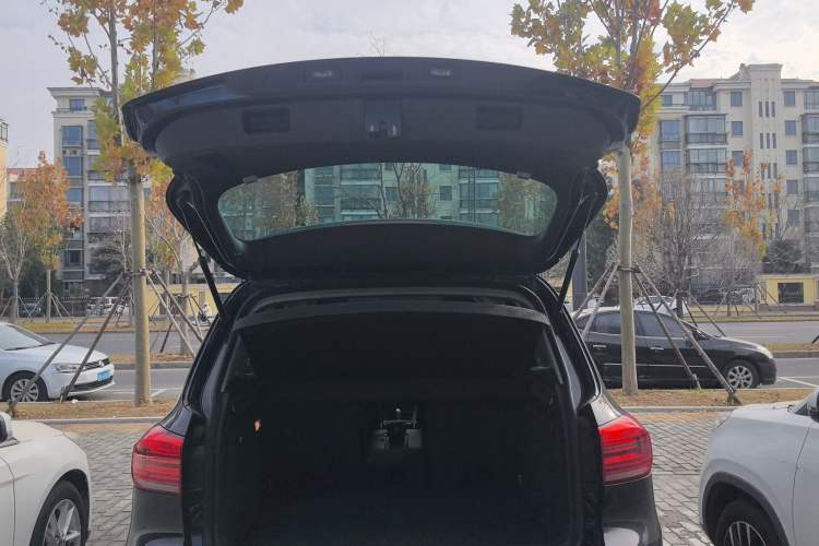 Used Volkswagen Tiguan 2016 2.0 TSI Four-Wheel Drive Standard Version Trunk