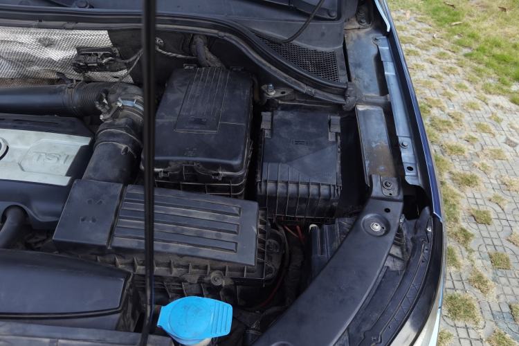 Used Volkswagen Tiguan 2016 2.0 TSI Four-Wheel Drive Standard Version Engine Bay Left