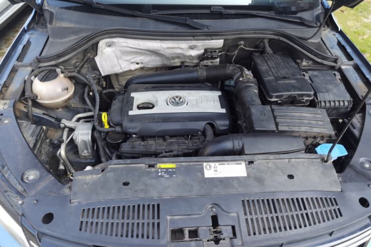 Used Volkswagen Tiguan 2016 2.0 TSI Four-Wheel Drive Standard Version Engine Bay