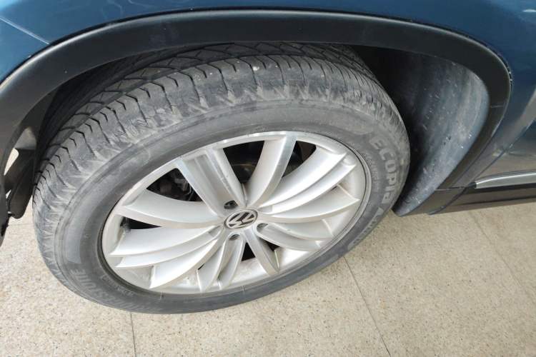 Used Volkswagen Tiguan 2016 2.0 TSI Four-Wheel Drive Elite Version Left Front Wheel Hub