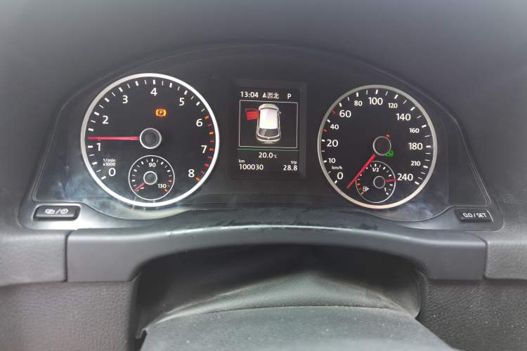 Used Volkswagen Tiguan 2016 2.0 TSI Four-Wheel Drive Standard Version Odometer Close Up