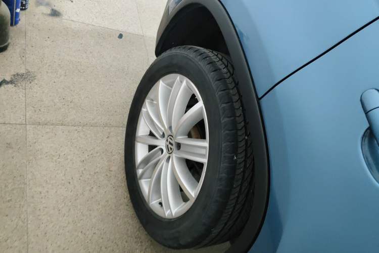 Used Volkswagen Tiguan 2016 2.0 TSI Four-Wheel Drive Elite Version Right Rear Wheel Hub