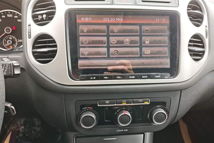 Used Volkswagen Tiguan 2016 300TSI Automatic Two-Wheel Drive Trend Edition Audio And AC Panel