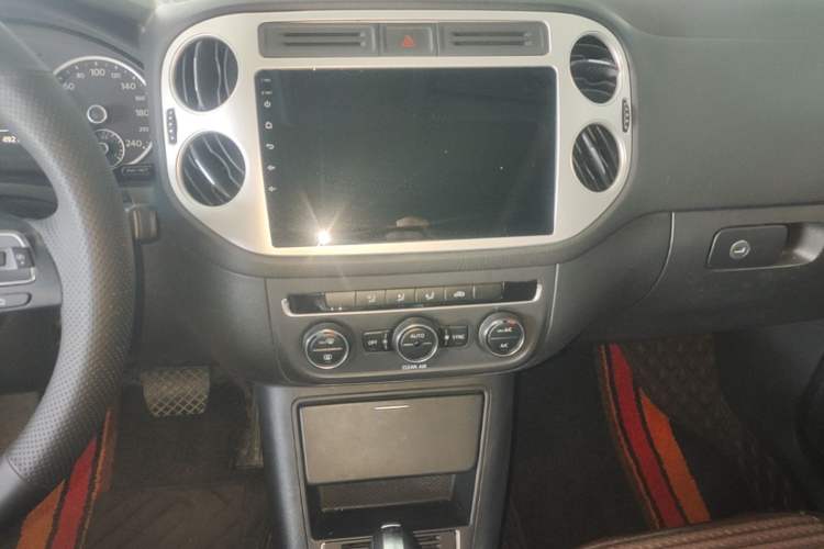 Used Volkswagen Tiguan 2016 300TSI Automatic All-Wheel Drive Fashion Vision Edition Audio And AC Panel