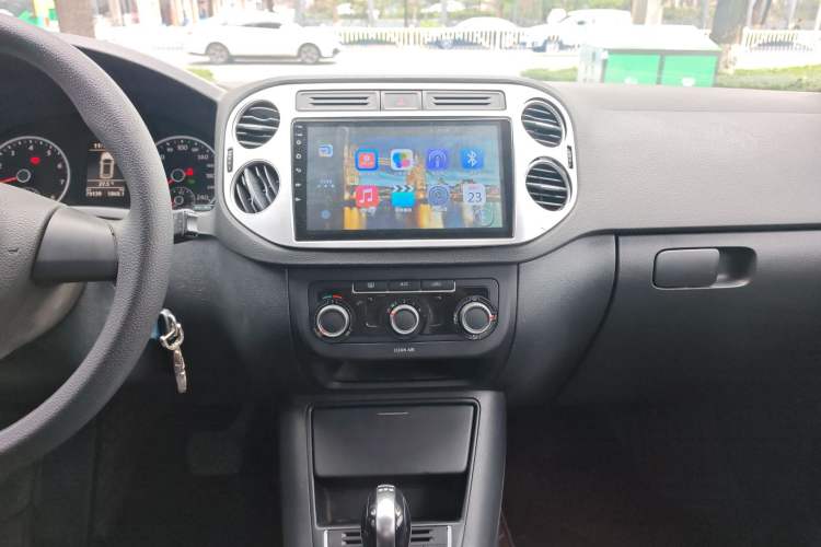 Used Volkswagen Tiguan 2016 280TSI Automatic Two-Wheel-Drive Silk Road Style Edition Audio And AC Panel