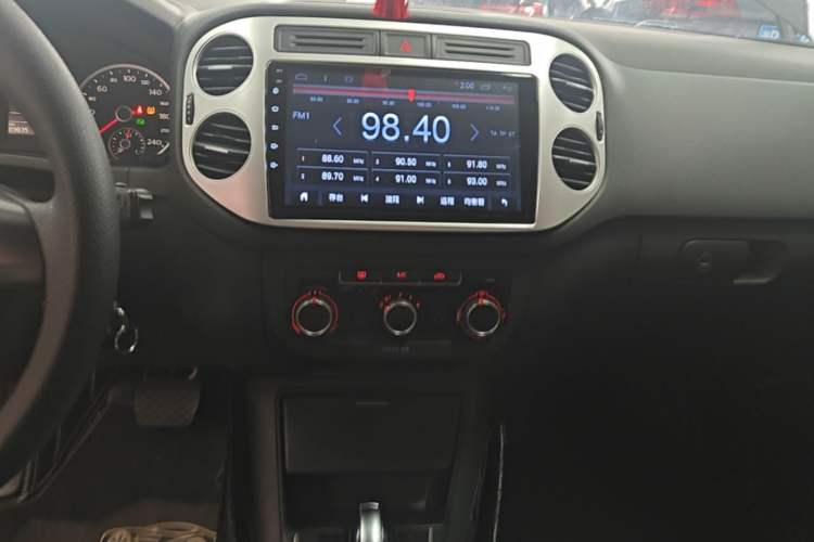 Used Volkswagen Tiguan 2016 300TSI Automatic Two-Wheel Drive Trend Edition Audio And AC Panel