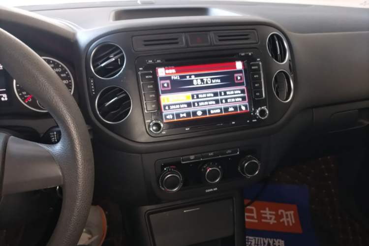Used Volkswagen Tiguan 2016 280TSI Automatic Two-Wheel-Drive Silk Road Style Edition Audio And AC Panel