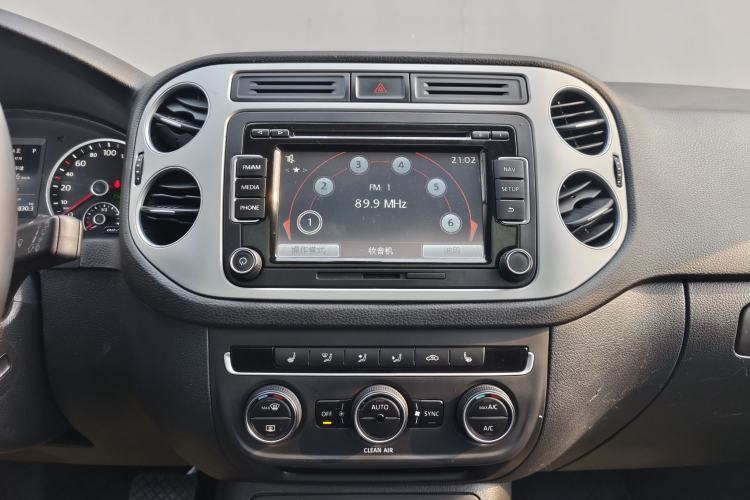 Used Volkswagen Tiguan 2016 300TSI Automatic Two-Wheel Drive Luxury Edition Audio And AC Panel