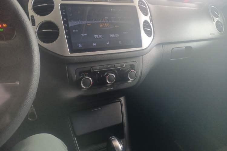 Used Volkswagen Tiguan 2016 280TSI Automatic Two-Wheel-Drive Silk Road Style Edition Audio And AC Panel