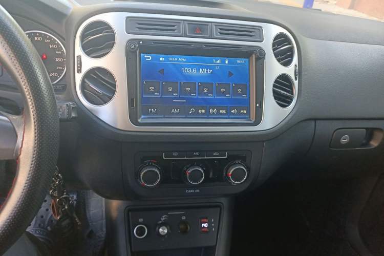 Used Volkswagen Tiguan 2016 300TSI Automatic Two-Wheel Drive Trend Edition Audio And AC Panel
