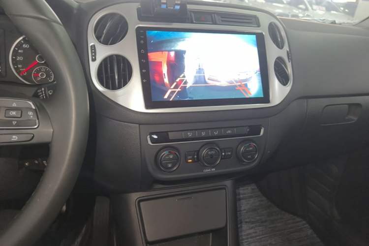 Used Volkswagen Tiguan 2016 280TSI Automatic Two-Wheel Drive Silk Road Comfort Edition Audio And AC Panel