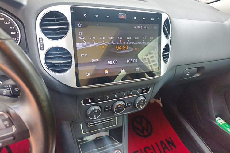 Used Volkswagen Tiguan 2016 300TSI Automatic All-Wheel Drive Luxury Edition Audio And AC Panel