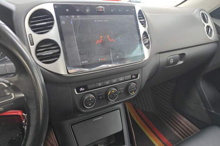 Used Volkswagen Tiguan 2016 300TSI Automatic Two-Wheel Drive Comfort Edition Audio And AC Panel