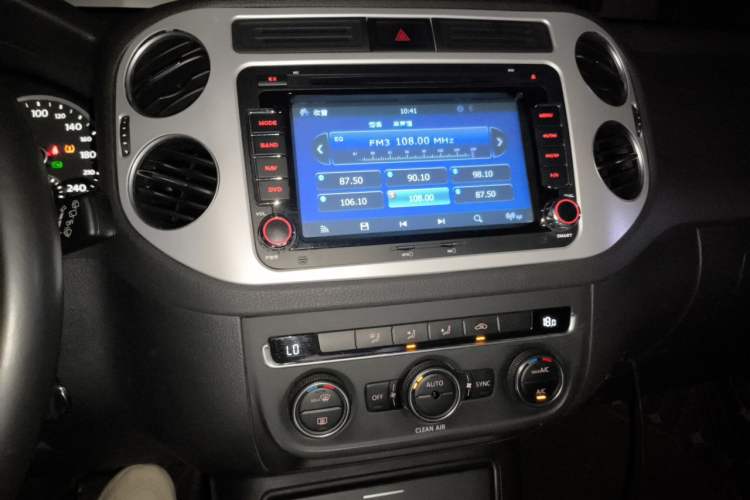 Used Volkswagen Tiguan 2016 280TSI Automatic Two-Wheel Drive Silk Road Comfort Edition Audio And AC Panel