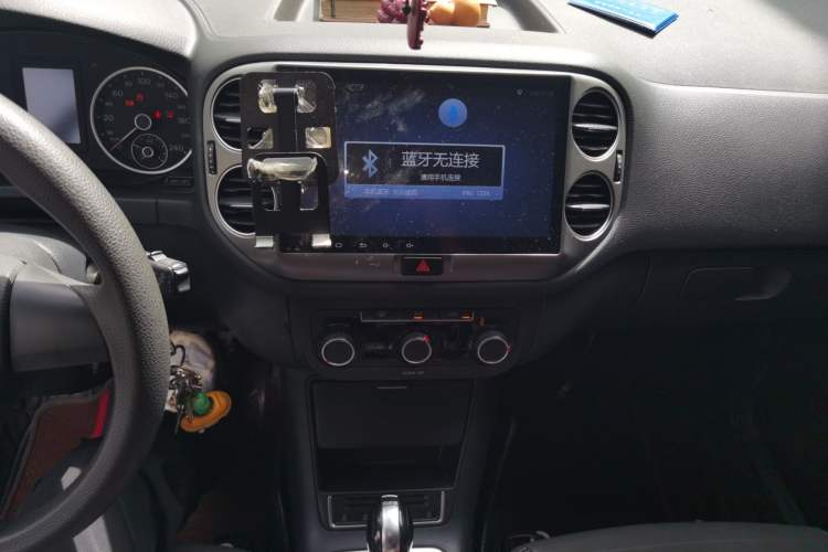 Used Volkswagen Tiguan 2016 280TSI Automatic Two-Wheel-Drive Silk Road Style Edition Audio And AC Panel