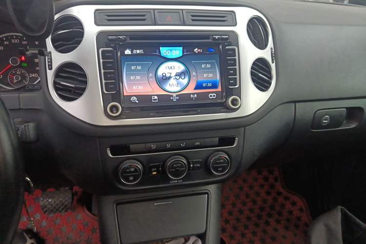 Used Volkswagen Tiguan 2016 300TSI Automatic All-Wheel Drive Fashion Vision Edition Audio And AC Panel