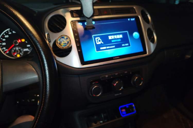 Used Volkswagen Tiguan 2016 300TSI Automatic Two-Wheel Drive Trend Edition Audio And AC Panel