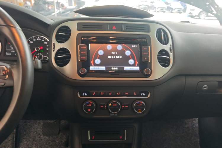 Used Volkswagen Tiguan 2016 300TSI Automatic Two-Wheel Drive Luxury Edition Audio And AC Panel