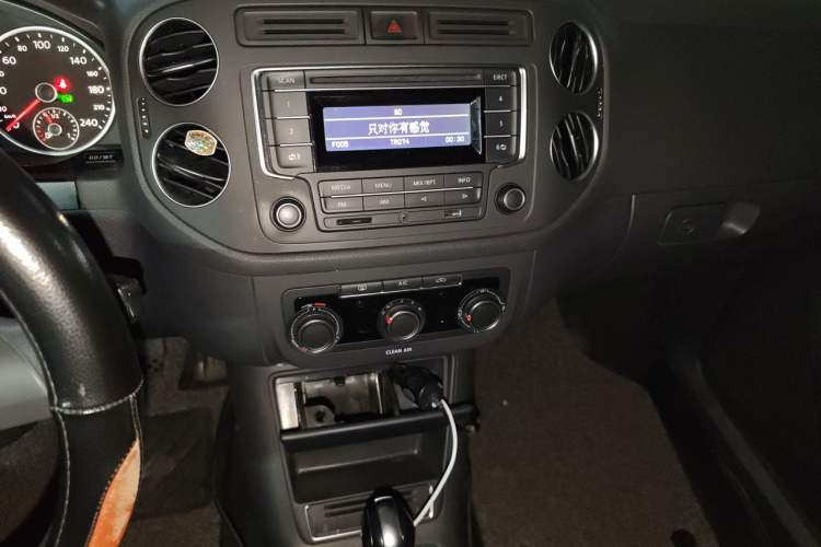 Used Volkswagen Tiguan 2016 300TSI Automatic Two-Wheel Drive Trend Edition Audio And AC Panel
