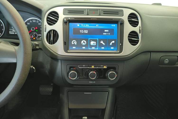 Used Volkswagen Tiguan 2016 300TSI Automatic Two-Wheel Drive Trend Edition Audio And AC Panel
