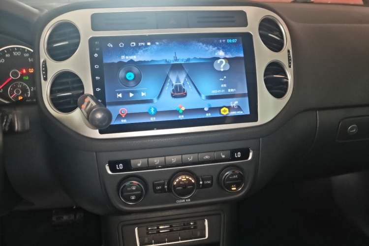 Used Volkswagen Tiguan 2016 300TSI Automatic All-Wheel Drive Luxury Edition Audio And AC Panel
