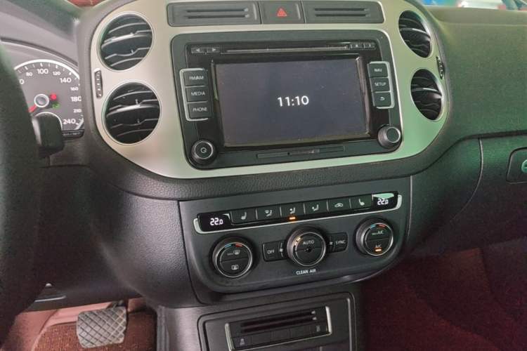 Used Volkswagen Tiguan 2016 300TSI Automatic Two-Wheel Drive Luxury Edition Audio And AC Panel