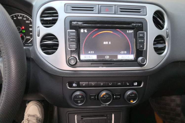 Used Volkswagen Tiguan 2016 300TSI Automatic Two-Wheel Drive Luxury Edition Audio And AC Panel