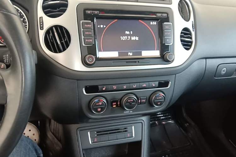 Used Volkswagen Tiguan 2016 300TSI Automatic Two-Wheel Drive Luxury Edition Audio And AC Panel