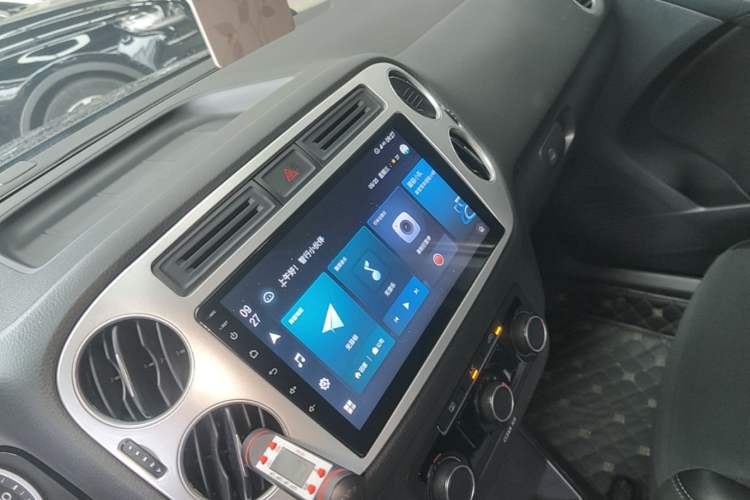 Used Volkswagen Tiguan 2016 300TSI Automatic Two-Wheel Drive Trend Edition Audio And AC Panel