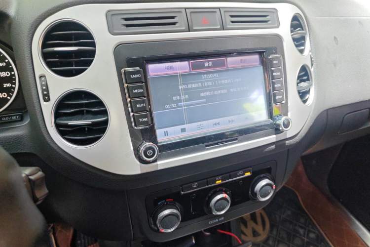Used Volkswagen Tiguan 2016 280TSI Automatic Two-Wheel-Drive Silk Road Style Edition Audio And AC Panel