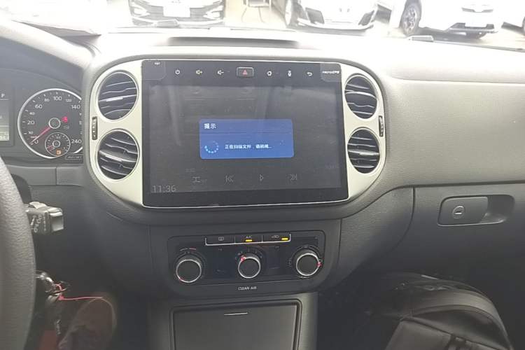 Used Volkswagen Tiguan 2016 300TSI Automatic Two-Wheel Drive Trend Edition Audio And AC Panel