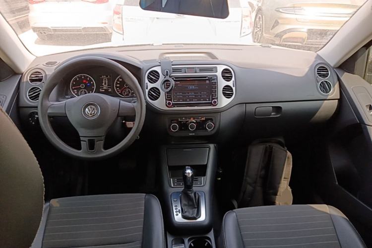 Used Volkswagen Tiguan 2016 280TSI Automatic Two-Wheel-Drive Silk Road Style Edition Center Console